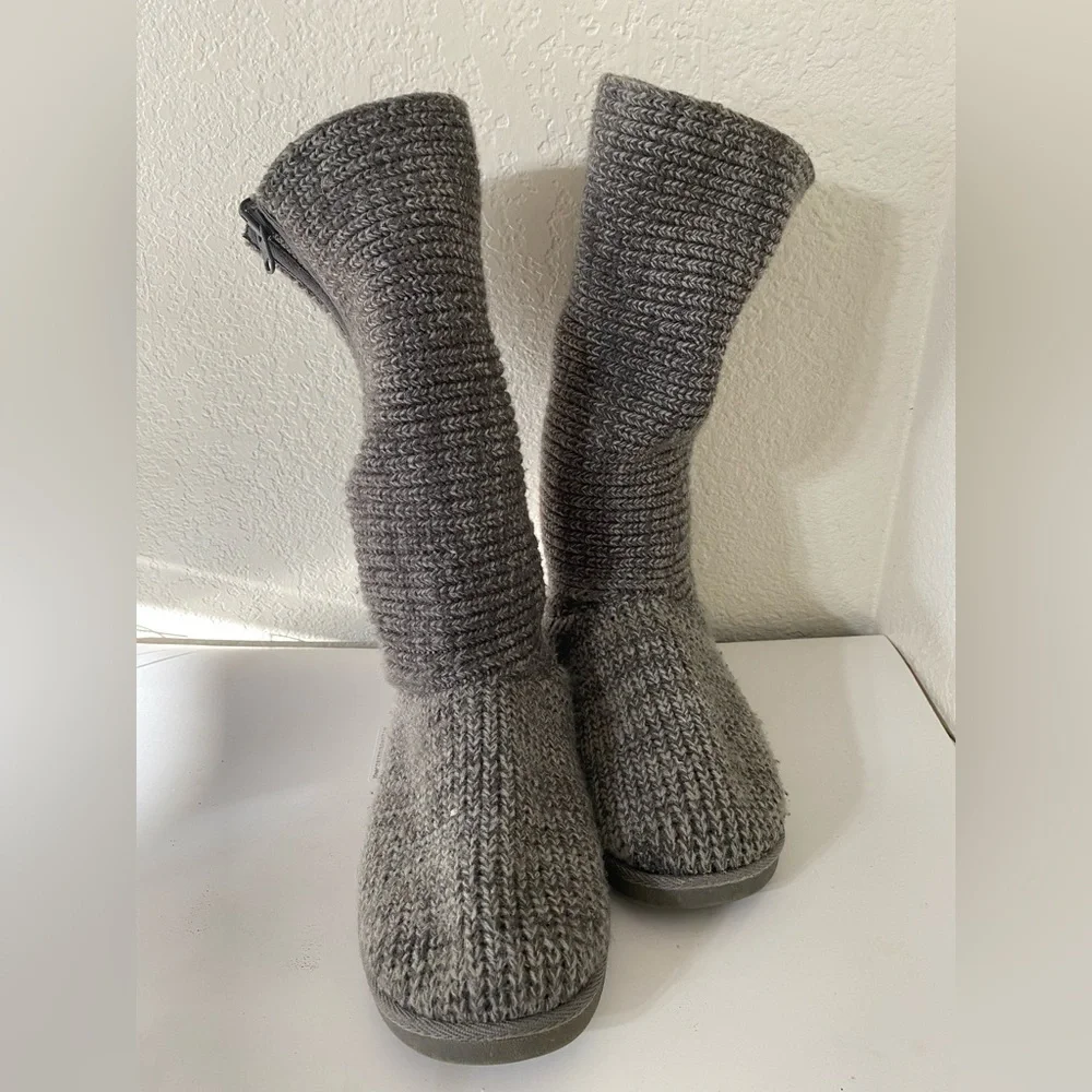 SO Women Cozy Gray Knit Boots side zip size 7